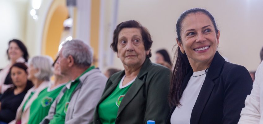 Celebra&ccedil;&atilde;o religiosa &eacute; realizada em homenagem ao Dia do Idoso