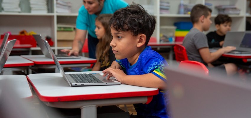 Projeto integra rob&oacute;tica e ingl&ecirc;s nas aulas do 1&ordm; ano da EBM Clara Urmann Rosa