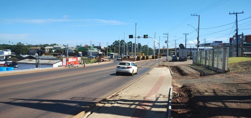 Lombadas eletr&ocirc;nicas v&atilde;o substituir lombadas f&iacute;sicas na avenida Irineu Bornhausen