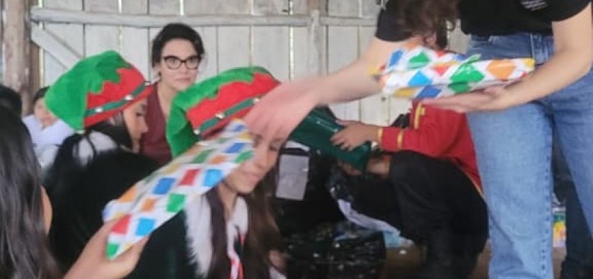 Orquestra Sinf&ocirc;nica de Chapec&oacute; entrega brinquedos na Aldeia Kond&aacute;