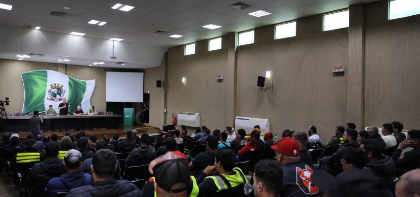 Prefeitura realiza reuni&atilde;o com mototaxistas e motofretistas